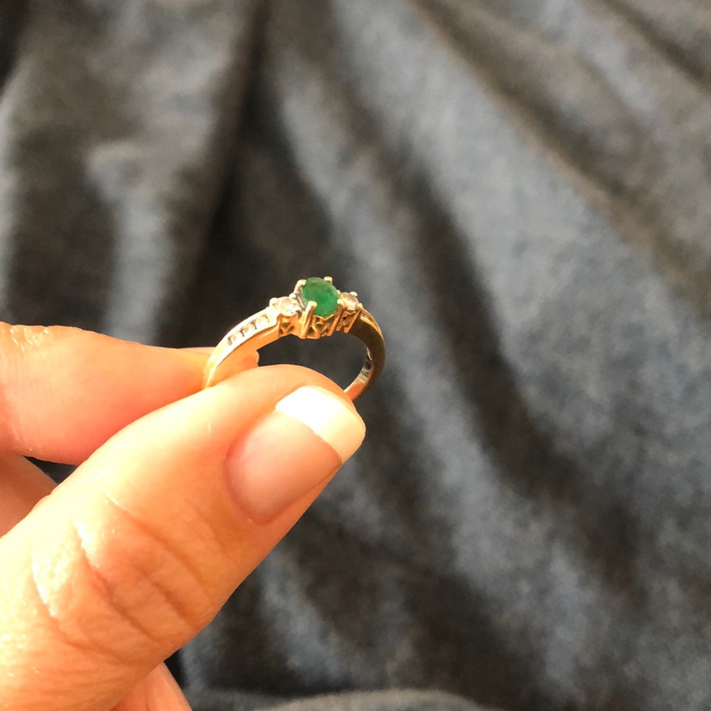 14 kt gold natural emerald and diamond ring. - Picture 9 of 16